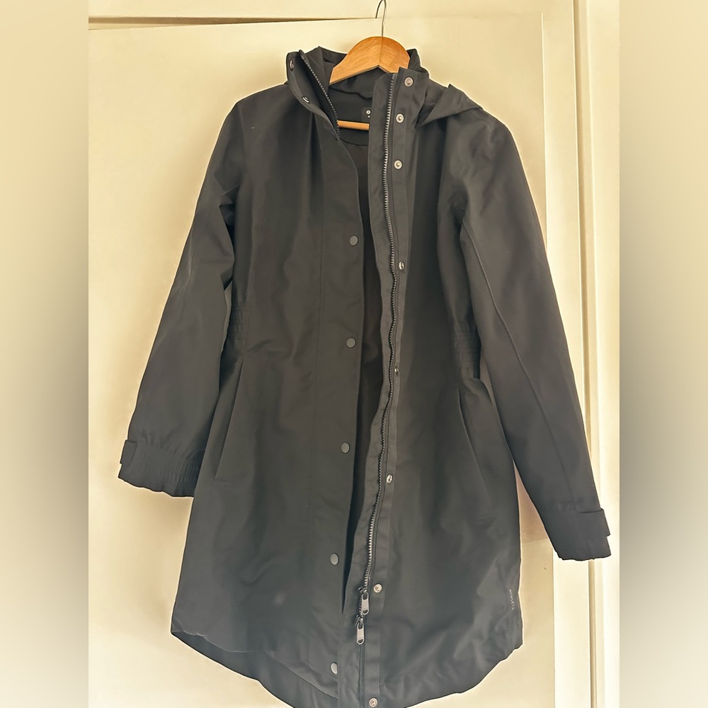 Athletes black rain coat - hit mid calf and covers booty!